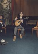 Concerto de Carlos Paredes na sala da náu do Palácio Valenças, em Sintra.