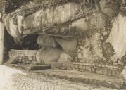 Gruta situada na Calçada dos Clérigos, em Sintra, entre Igreja de Santa Maria e a Fonte da Sabuga. 