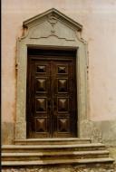 Porta do Convento da Trindade, em S. Pedro, durante as obras.