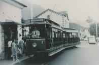 Elétrico junto à estação de Caminhos de Ferro de Sintra.