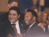 Futebolistas Eusébio e Pelé.