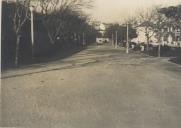 Vista parcial do jardim de Queluz entre a Avenida da República e a Rua Conde Almeida Araújo.