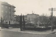 Vista parcial do jardim de Queluz entre a Avenida da República e a Rua Conde Almeida Araújo.