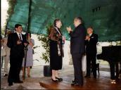 Marquesa do Cadaval a ser agraciada com as insígnias do grau de Dama Grã-Cruz da Ordem Nacional do Infante D. Henrique da República Portuguesa pelo Presidente da Republica, Dr. Mário Soares, durante o concerto de abertura do Festival de Sintra, na Quinta da Piedade.