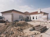 Obras de reparação na escola primária das Azenhas do Mar.