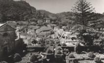 Vila de Sintra vista dos jardins do Palácio Nacional.