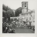 Atletas na partida da "1ª légua Popular de Sintra" no largo da República em Sintra.