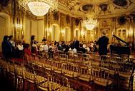 Público a assistir ao Concurso Internacional de Piano Vendôme, Recital de Finalistas, no Palácio Nacional de Queluz, sala da música, durante o Festival de Música de Sintra.