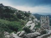 Vista parcial do adarve do Castelo dos Mouros em Sintra.