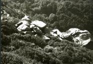 Vegetação e maciços graníticos da serra de Sintra.