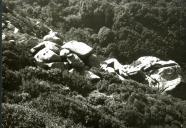 Vegetação e maciços graníticos da serra de Sintra.