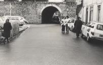 Pavimentação com betão asfáltico da atual rua do Arco, junto ao túnel dos Cacém.