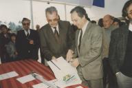 Carlos Carvalhas, presidente do Partido Comunista Português, com o vereador da C âmara Municipal de Sintra, Lino Paulo, na inauguração do Mercado Municipal de Rio de Mouro.