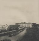 Vista da fachada norte do casino de Sintra com o antigo cinema no bairro das flores.