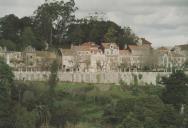 Vista geral da Correnteza, na estefênia, com as antigas casas dos funcionários da empresa Comboios de Portugal e a casa Mantero.