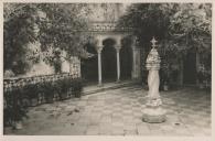 Pátio Central com a Gruta dos Banhos no Palácio Nacional de Sintra.