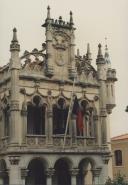 Hastear da bandeira nos paços do concelho de Sintra durante as comemorações do 25 de Abril. 