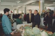 Visita ao mercado do Cacém do Presidente da Câmara Municipal de Sintra João Justino acompanhado pelo Vereador Lino Paulo aquando da assinatura do protocolo com a Imprensa Regional.