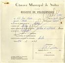 Registo de velocípede de marca Vitória, com o nº 9775, em nome de Vítor José Névoa, morador em Sintra.