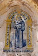 Painel de azulejos com a imagem de Santo António na Quinta da Capela sita na avenida Barão Almeida Santos em Sintra.