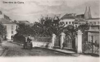 Vista parcial da Rua Visconde Monserrate, entrada do Palácio Valenças, edifício onde estava instalada a antiga Câmara Municipal de Sintra, e  Palácio Nacional de Sintra.