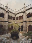 Claustro do antigo mosteiro Jerónimo no Palácio Nacional da Pena.