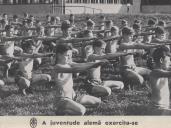 A juventude alemã a exercitar-se durante a II Guerra Mundial.
