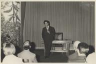 Arquiteto António de Macedo durante uma palestra na sala da Nau do Palácio Valenças.