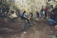 Ciclista durante uma prova de BTT na serra de Sintra.