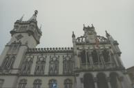 Hastear da bandeira nos paços do concelho de Sintra durante as comemorações do 25 de Abril.