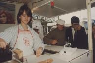 Rui Silva, Presidente da Câmara Municipal de Sintra jundo a uma vendedora de farturas na Feira das Mercês.