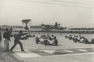 Partida de uma corrida de automóveis no autódromo do Estoril.