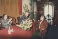 Tavares de Carvalho, Presidente da Câmara Municipal de Sintra e Brigadeiro Machado de Sousa, Presidente da Assembleia Municipal, na entrega dos Prémios Literários Ferreira de Castro na Sala da Nau do Palácio Valenças.