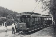 Elétrico parado na Ribeira de Sintra.