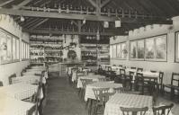 Sala de refeições da "Casa dos Frangos" em Colares.