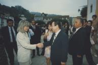 Edite Estrela, presidente da Câmara Municipal de Sintra, e o vereador Rui Pereira na receção da delegação nipónica de Omura em frente ao Palácio Nacional de Sintra para a assinatura do protocolo de geminação de Sintra com Omura.