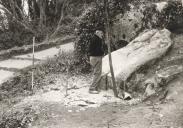 Construção da sepultura do escritor Ferreira de Castro na Serra de Sintra.