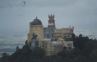 Obras de pintura na fachada principal do Palácio Nacional da Pena.