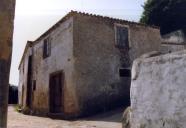 Casas saloias em ruínas na localidade de Casas Novas, Colares.