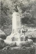 Estátua do Dr. Gregório Rafael da Silva d'Almeida na Volta do Duche em Sintra.