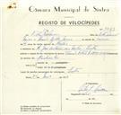 Registo de velocípede de marca Famel-Vitória, com o nº 9429, em nome de Vítor José Névoa, morador em Rua José dos Santos, Sintra.
