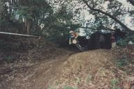 Ciclista durante uma prova de BTT na serra de Sintra.