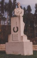 Estátua do Rei Dom Fernando II no Ramalhão da qual foi escultor Pedro Anjos Teixeira.