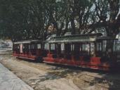 Elétrico de Sintra junto à Adega Regional de Colares.