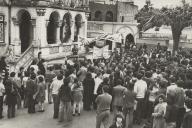 Comemoração do 1.º de maio de 1974 no largo Dr. Virgílio Horta, em frente aos Paços do Concelho.