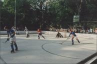 Jogo de hoquei em patins no Parque da Liberdade em Sintra.