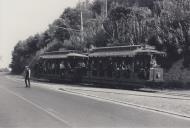 Elétrico de Sintra em direção à Praia das Maçãs.