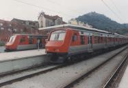 Comboios parados na estação de Caminhos de Ferro de Sintra.