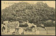 Vista parcial do casario da vila de Sintra onde se destaca a Torre do Relógio e o Hotel Vitor.