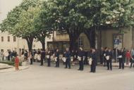 Atuação de uma banda durante as comemorações do 25 de Abril no largo Virgílio Horta em frente aos paços do concelho de Sintra.